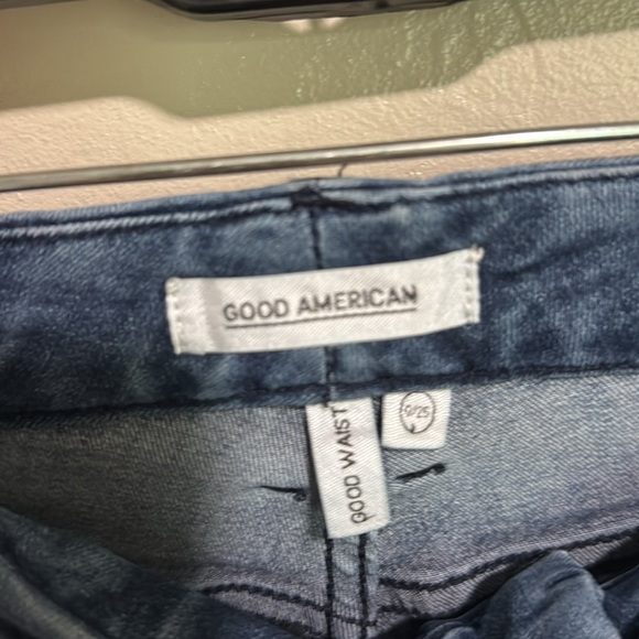 Good American Jeans - Picture 2 of 9